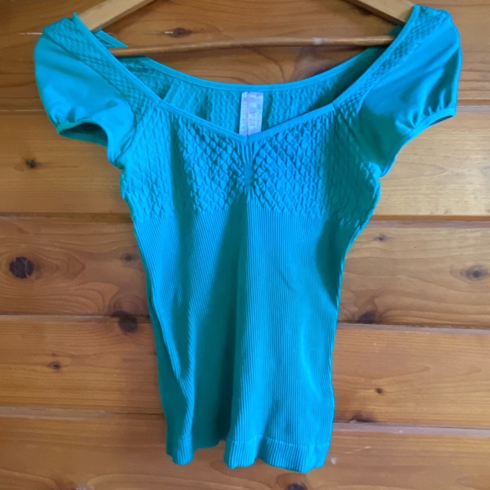 FM Stretch Tee Beautiful Neckline & Teal Green Color One Size ~ Medium